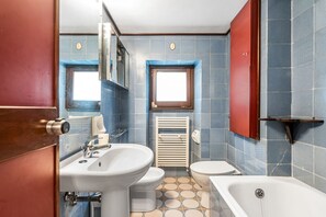 Dusche, Haartrockner, Bidet, Handtücher