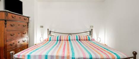 3 chambres, fer et planche à repasser, Wi-Fi, draps fournis