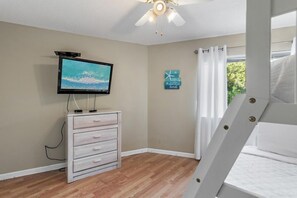 2 bedrooms, iron/ironing board, free WiFi, bed sheets