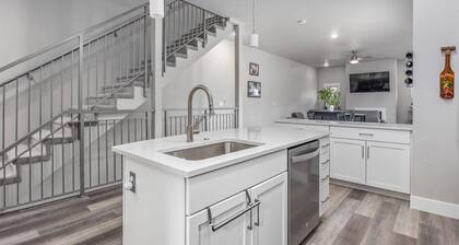 “#HabitueHomes - West Bench McCoy - New Condo! Treadmill!