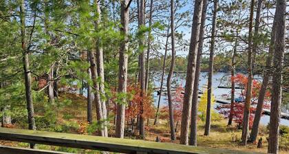 Cozy 4-bedroom cabin steps from Voyageurs National Park and Snowmobile Trails!