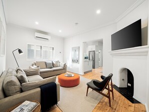 The Mitchell Bondi Garden 3 | Living area | 19-inch Smart TV with satellite channels - The Mitchell Bondi (North Bondi)