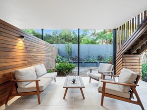 The Mitchell Sand Apartment | Terrace/patio