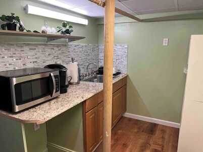 Charming 1-bedroom  basement apartment in Floral Park with WiFi and AC