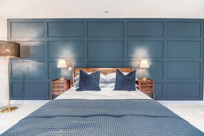 5 makuuhuonetta, silitysrauta/-lauta, internet