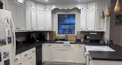 Charming 3-bedroom house in Oxford with Game Room and WiFi