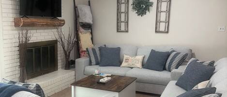 Een smart-tv, videogames, tafelvoetbal en een tafeltennistafel