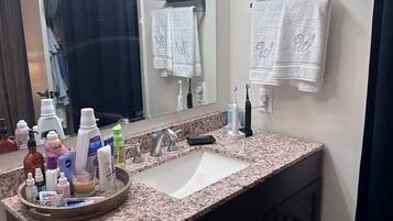 Handdukar och toalettpapper