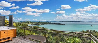 Sunset Sanctuary - Elevated Rocky Bay Retreat