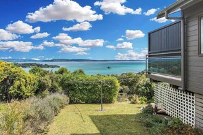 Property grounds - Sunset Sanctuary | Stay Waiheke (Waiheke Island)