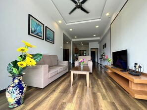 บริเวณนั่งเล่น | ทีวีจอแอลอีดี 48 นิ้ว พร้อมช่องดิจิตอล