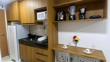 Classic-studio, kaupunkinäköala | Oleskelualue | Taulutelevisio