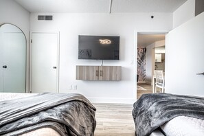 1 bedroom, iron/ironing board, WiFi, bed sheets - 1 bedroom condo 5 minutes from Universal Studios, free parking (Orlando)