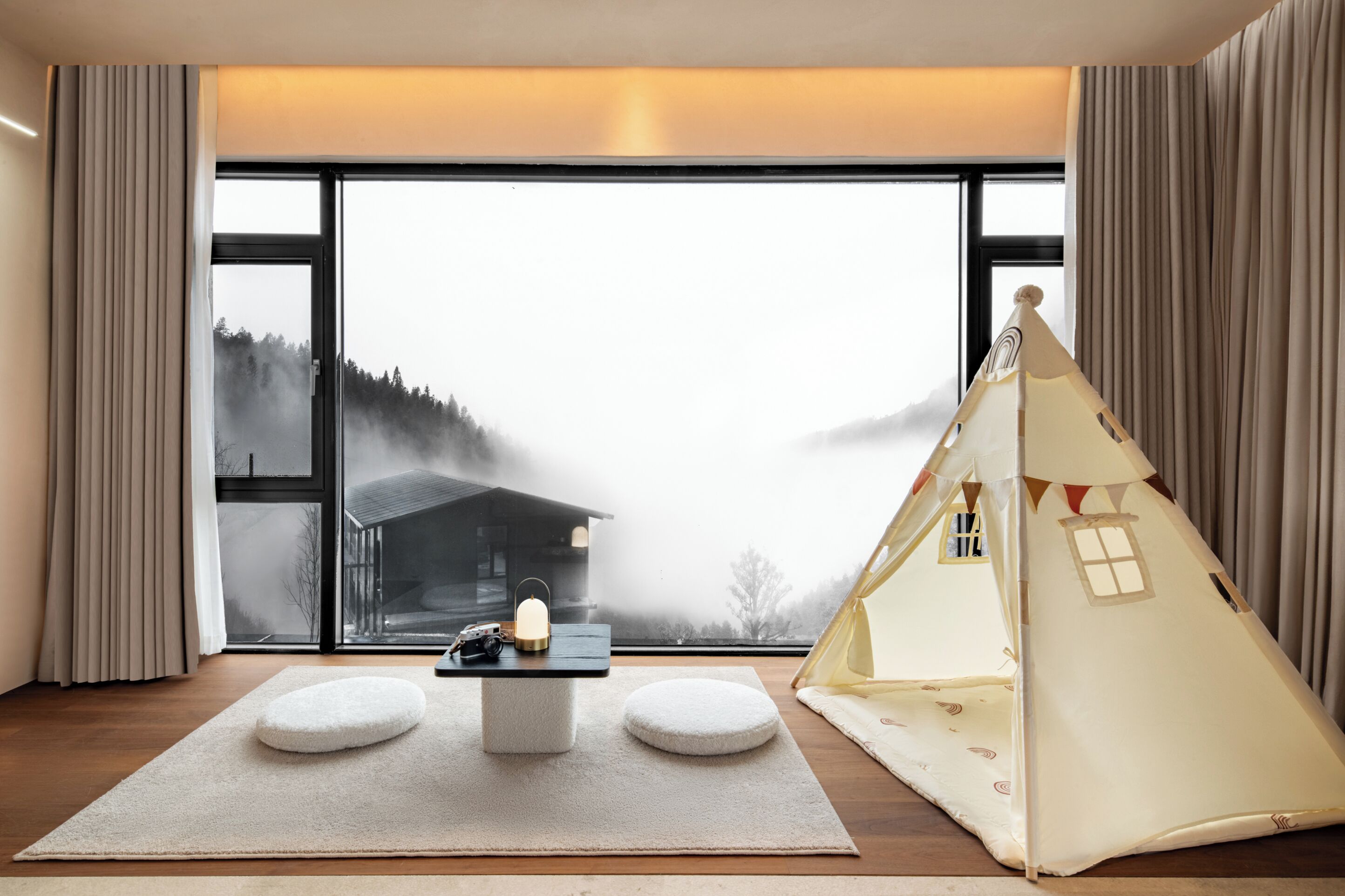 Superior Double Room, 1 King Bed, Private Bathroom, Mountain View | Blackout drapes, soundproofing, iron/ironing board, free WiFi