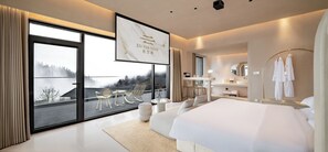 Superior Double Room, 1 King Bed, Private Bathroom, Mountain View | Blackout drapes, soundproofing, iron/ironing board, free WiFi - In Cloud Resort Hotel (Yongzhou)