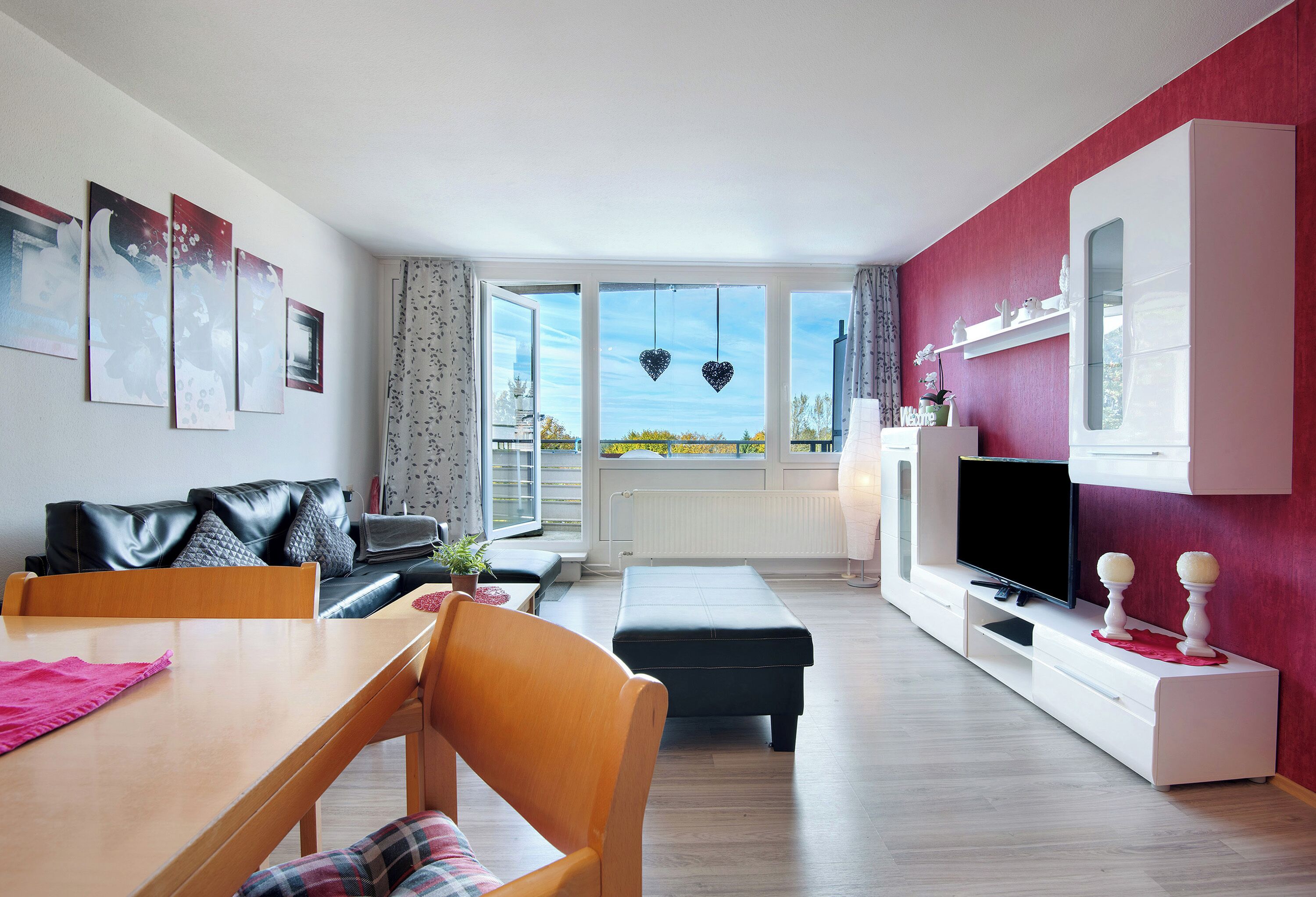 TV, table tennis, stereo