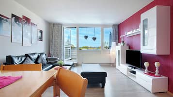 TV, table tennis, stereo