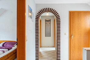 2 slaapkamers, een strijkplank/strijkijzer, gratis wifi, beddengoed