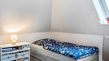 2 bedrooms, iron/ironing board, free WiFi, bed sheets