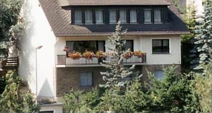 Gästehaus Karbach-Ferienwohnung Schönburg mit Rheinhöhenblick