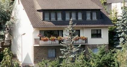 Gästehaus Karbach-Ferienwohnung Schönburg mit Rheinhöhenblick