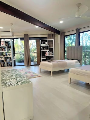 2 slaapkamers, een bureau, een strijkplank/strijkijzer, wifi