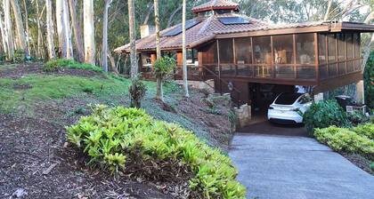 NEWLY LISTED: Secluded Tree House Hideaway 2-bedroom duplex in Honolulu!