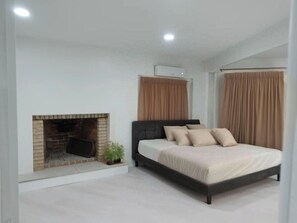 2 bedrooms, desk, iron/ironing board, WiFi