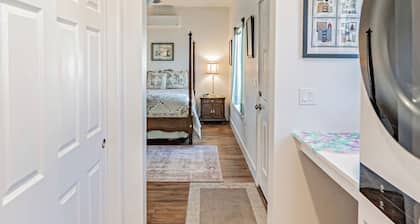 Charming comfortable casita with AC and WiFi in welcoming Nampa.