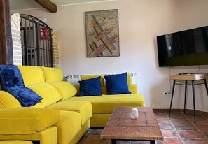 Televisión y chimenea 