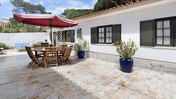 屋外ダイニングエリア