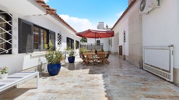 屋外ダイニングエリア