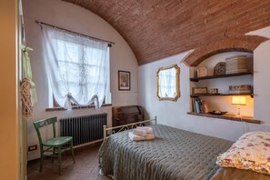 2 bedrooms, free WiFi, bed sheets - Apartment 'Appartamento Il Mulino' with Private Garden and Wi-Fi (Siena)