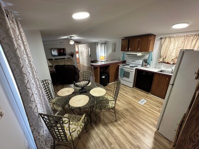 beautiful 2bedroom 2 bath mobile home with all comfort to make you feel it home 