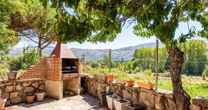 Country House 'La Covacha' with Mountain View, Private Garden and Wi-Fi