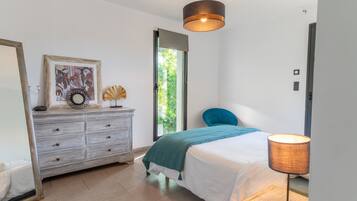 4 slaapkamers, een strijkplank/strijkijzer, gratis wifi, beddengoed