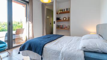 4 bedrooms, iron/ironing board, free WiFi, bed sheets