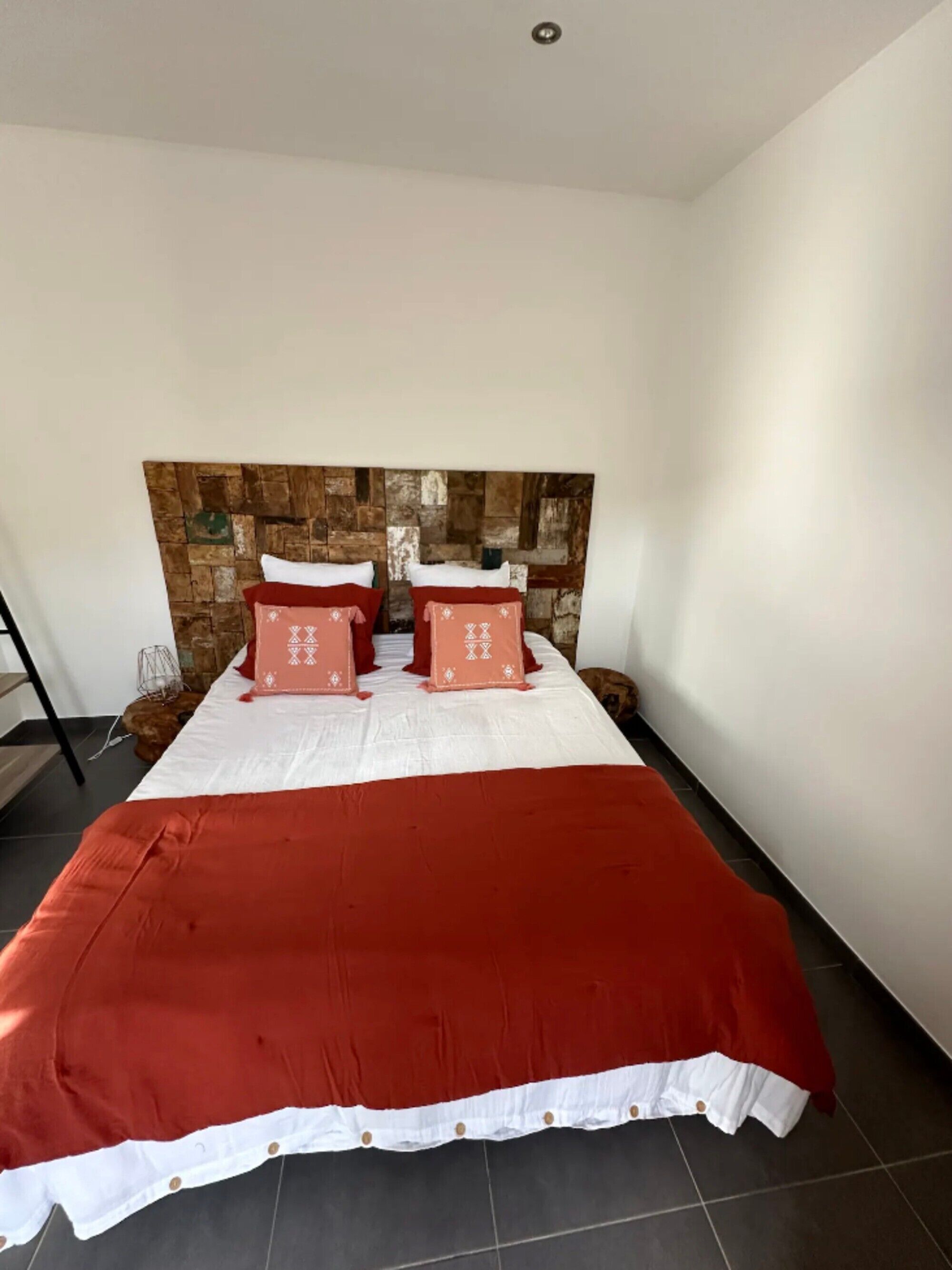 2 habitaciones, tabla de planchar con plancha y wifi gratis 