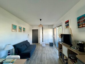 TV - Apartment 'Ma Mika - Appartement Proche Mer' with Balcony and Wi-Fi (Saint-Nazaire)