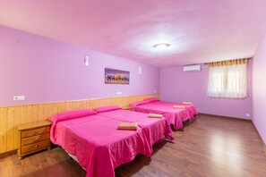 10 bedrooms, iron/ironing board, free WiFi, bed sheets