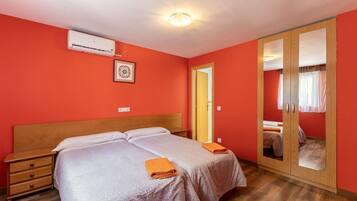 10 bedrooms, iron/ironing board, free WiFi, bed sheets