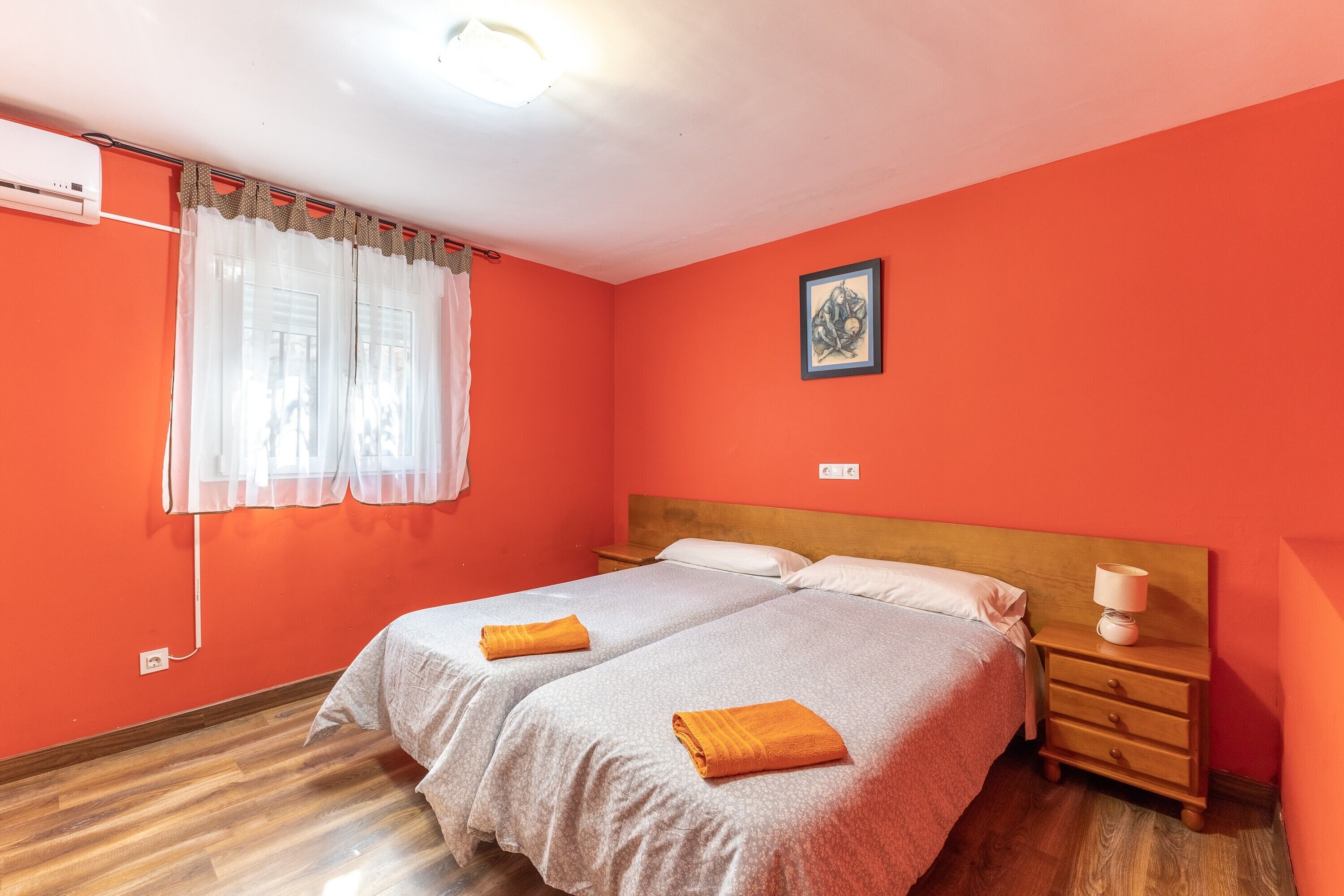 10 slaapkamers, een strijkplank/strijkijzer, gratis wifi, beddengoed