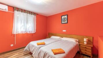 10 slaapkamers, een strijkplank/strijkijzer, gratis wifi, beddengoed