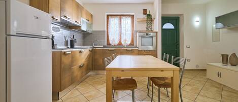 Réfrigérateur, four, plaque de cuisson, lave-vaisselle