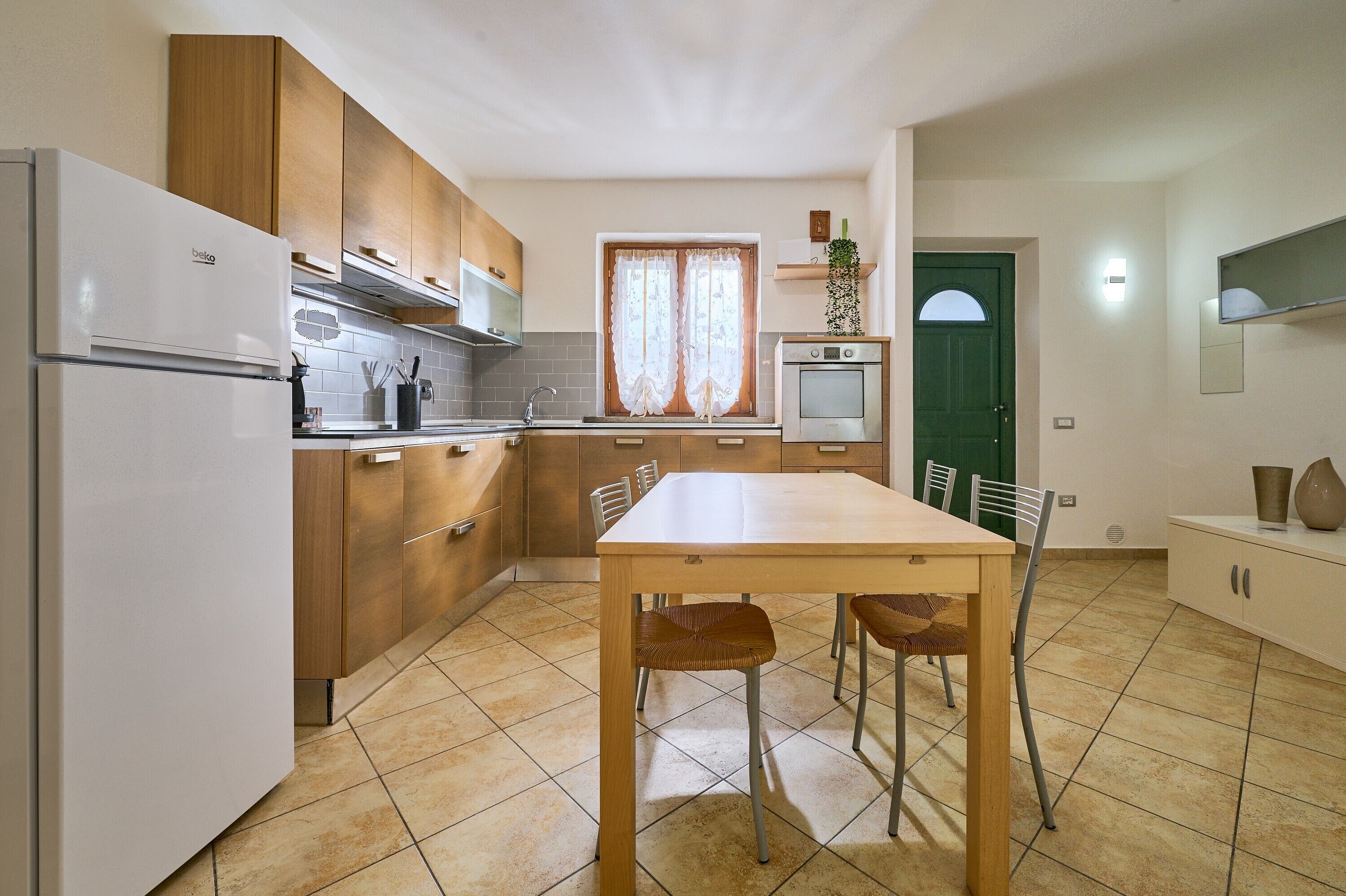 Kühlschrank, Ofen, Herdplatte, Geschirrspüler