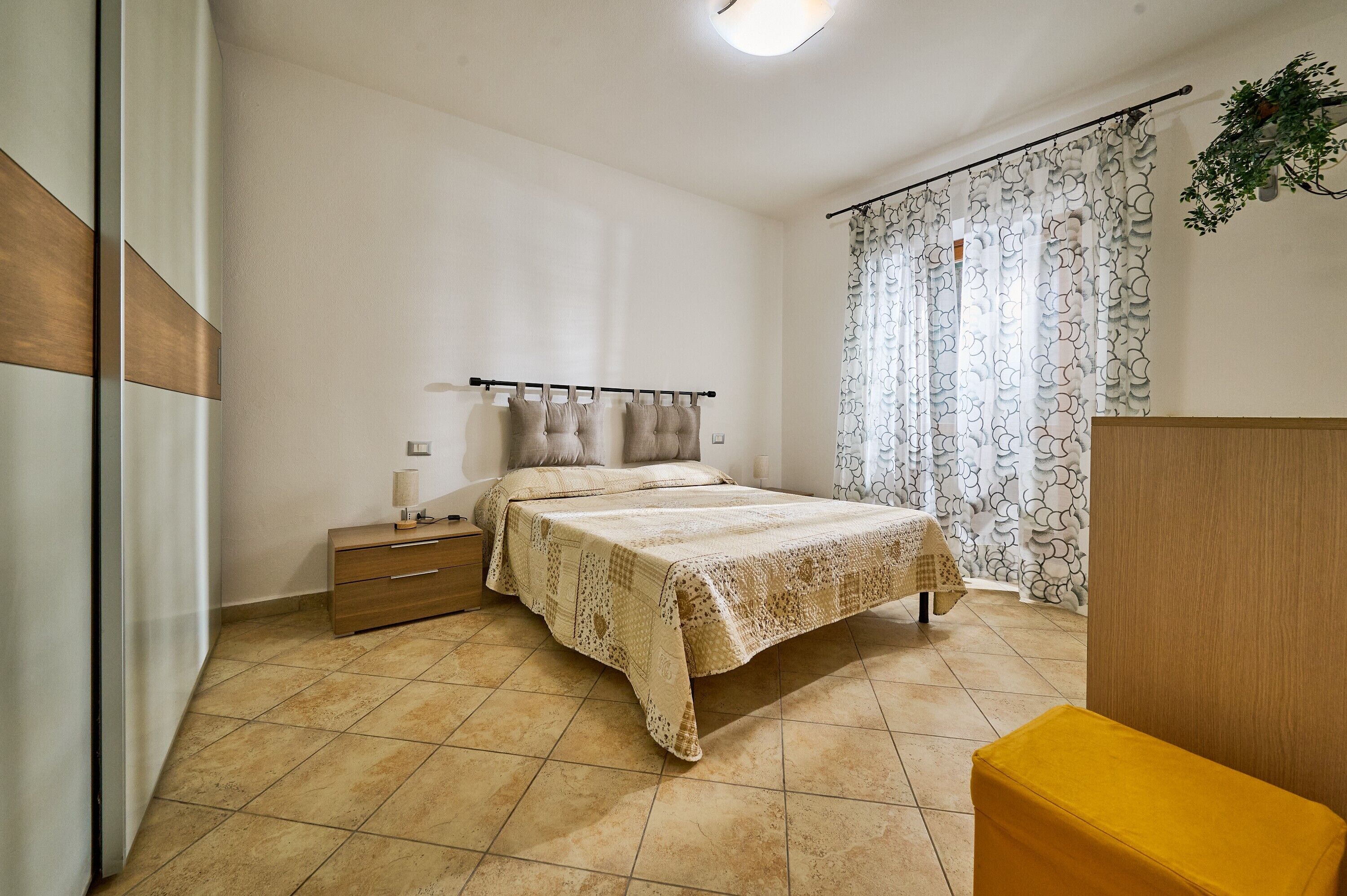 1 quarto, Wi-Fi de cortesia, roupa de cama