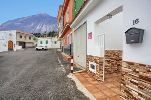 Exterior - Vacation Home 'Los Abuelos 2 Icod' with Mountain View, Shared Terrace and Wi-Fi (Icod de los Vinos)