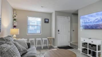 Apartment, 2 Bedrooms, Patio, Beachside | 2 bedrooms, iron/ironing board, free WiFi