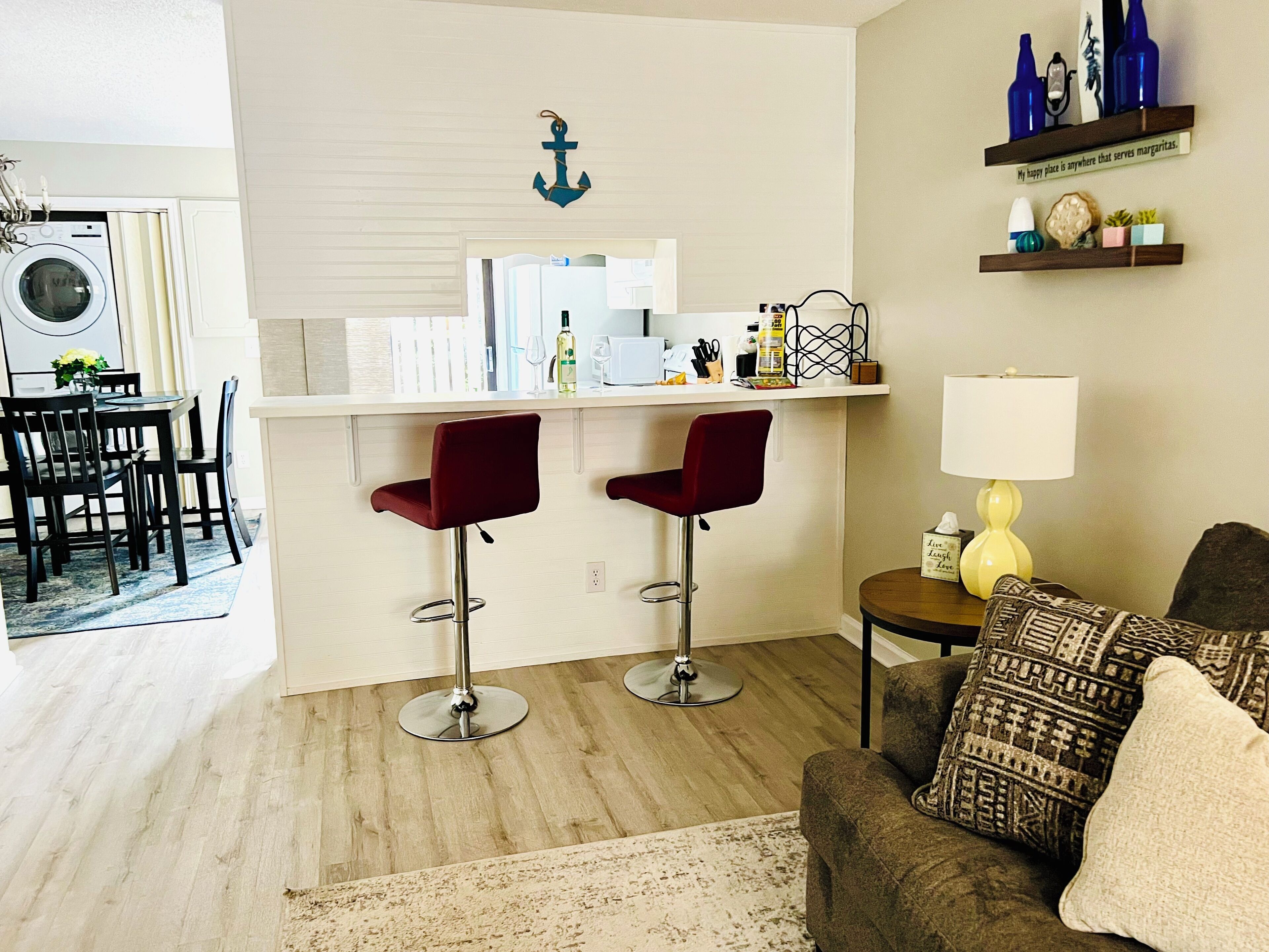 Apartamento, 2 habitaciones, patio, junto a la playa | Zona de estar | Una televisión de pantalla plana