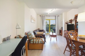 Télévision, table de tennis de table